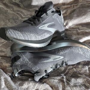 Brooks levitate grey